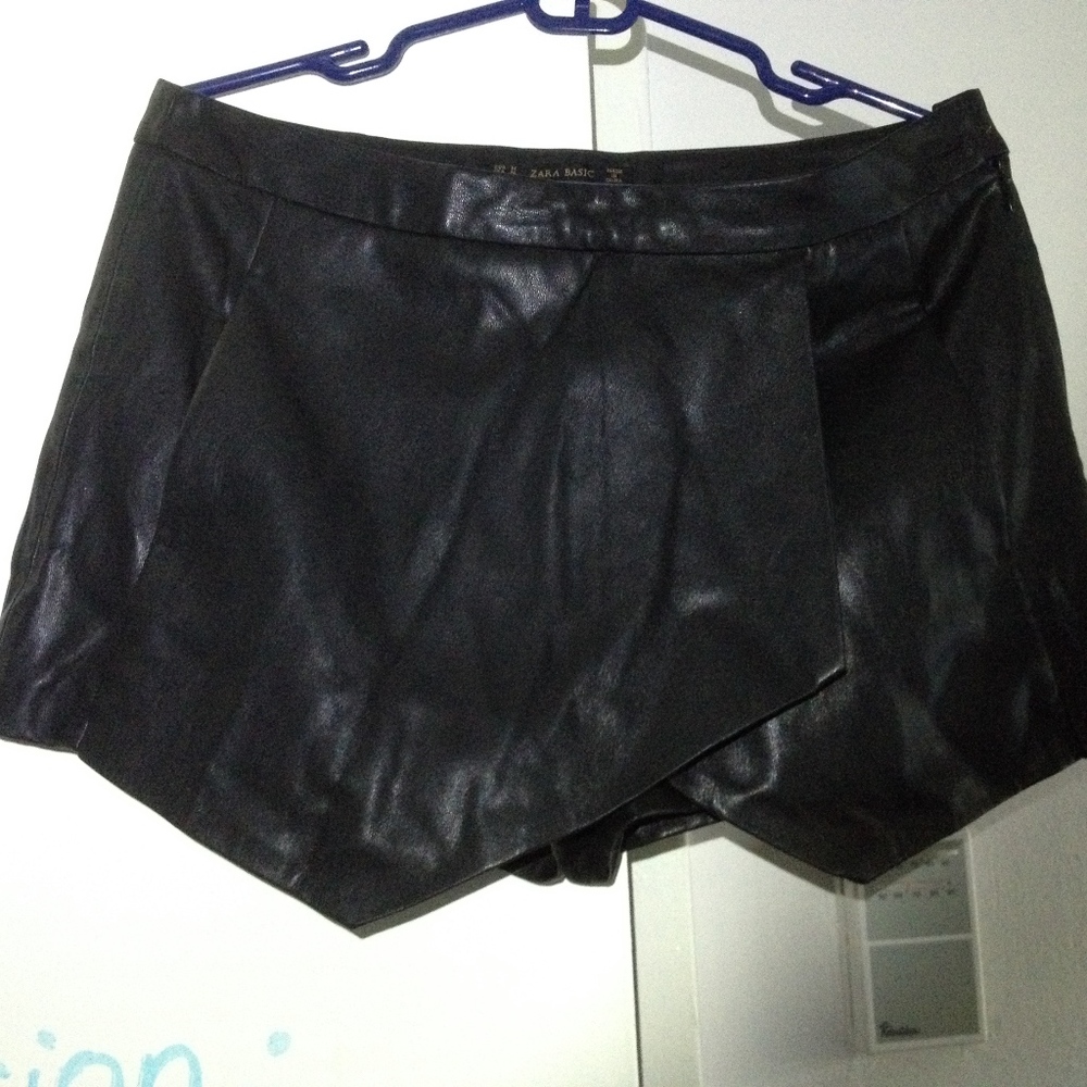Zara asymmetrical cut leather skirt shorts M